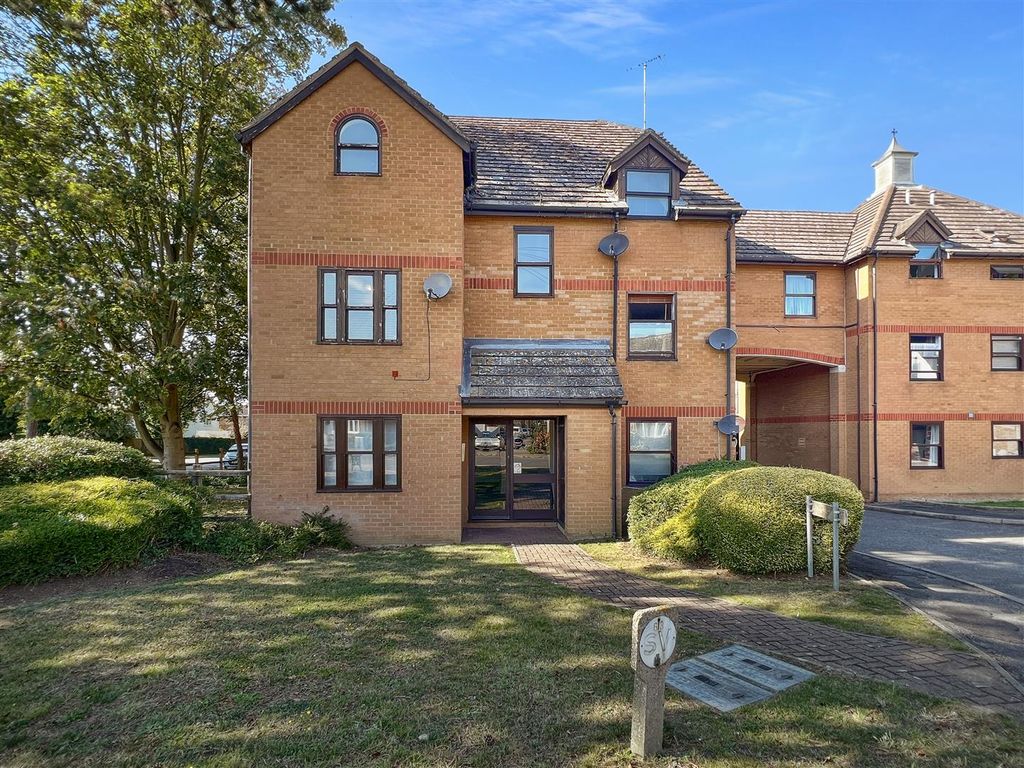3 bed flat for sale in Pine Court, Impington, Cambridge CB24, £300,000