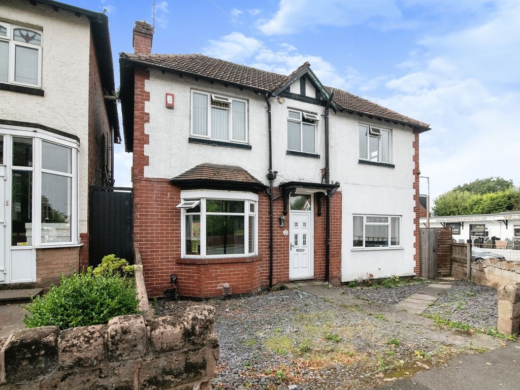3 bed detached house for sale in Heath Lane, West Bromwich B71, £300,000