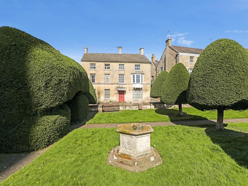 2 bed flat for sale in New Street, Painswick, Stroud GL6, £185,000