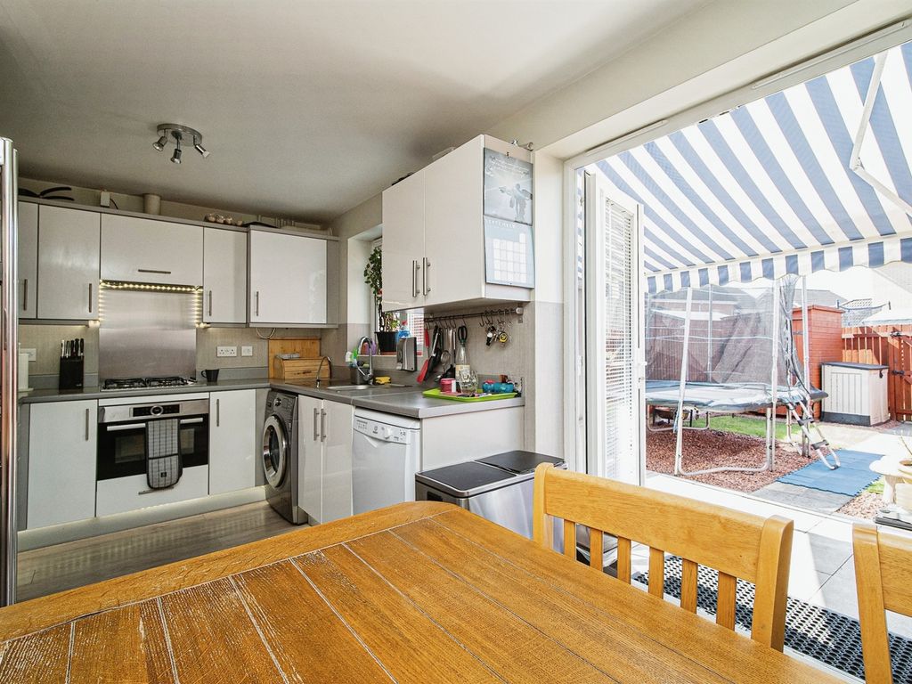 3 bed terraced house for sale in Woodheys Park, Kingswood, Hull HU7, £160,000
