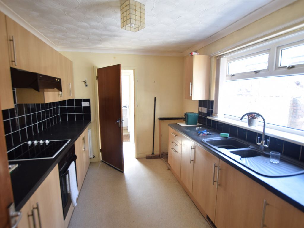 2 bed property for sale in Gelligaer Road, Cefn Hengoed, Hengoed CF82, £125,000