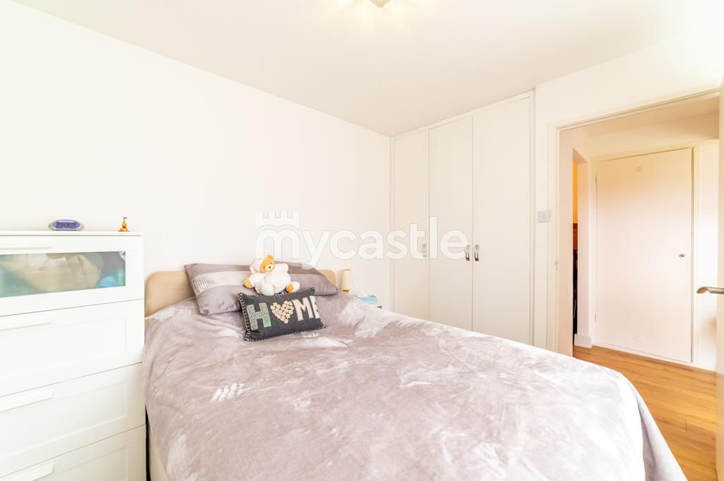 1 bed flat for sale in Croxden Close, Edgware HA8, £250,000