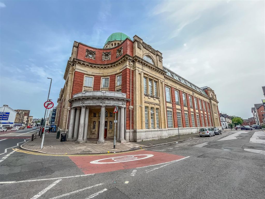 1 bed flat for sale in Clarence Place, Newport NP19, £110,000