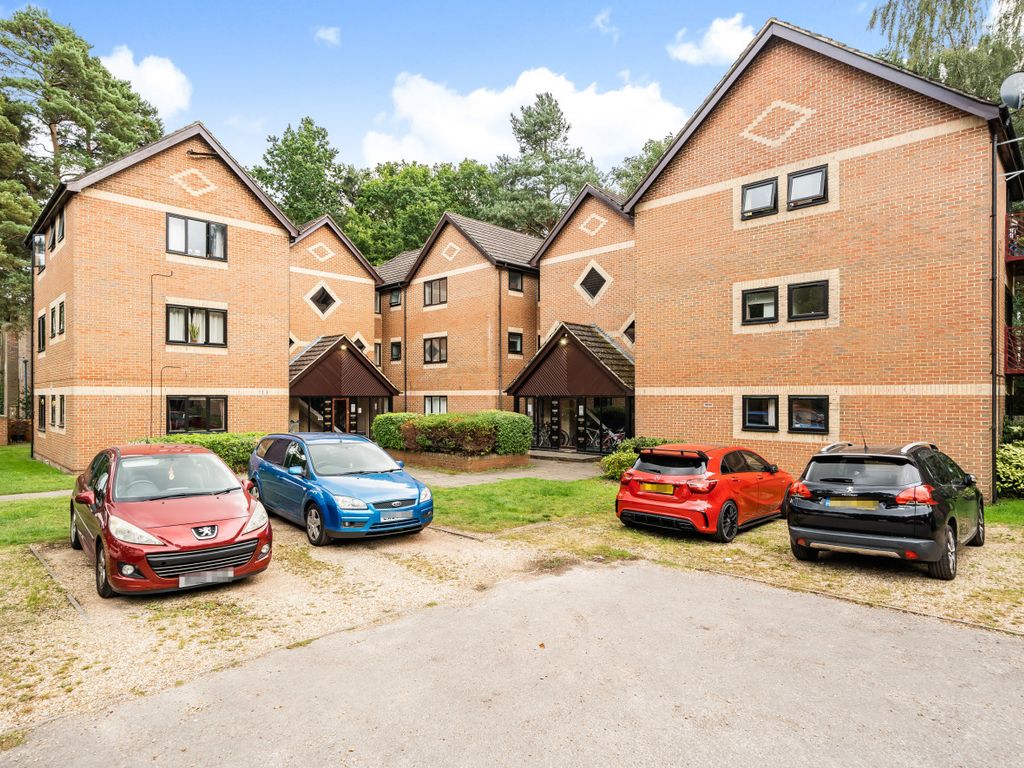 1 bed flat for sale in Wayland Close, Bracknell, Berkshire RG12, £170,000
