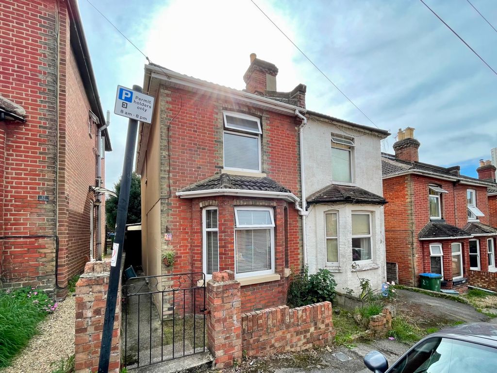 3 bed semi-detached house for sale in Lake Road, Woolston, Southampton SO19, £260,000