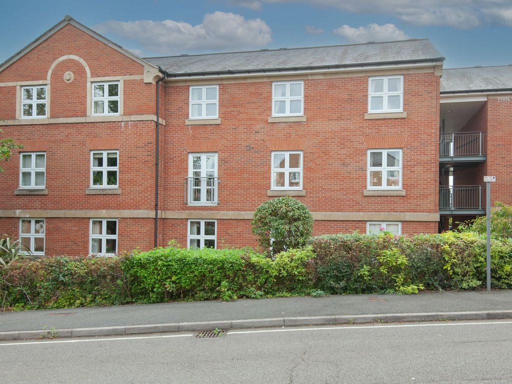2 bed flat for sale in Nightingale Close, Chesterfield S41, £120,000