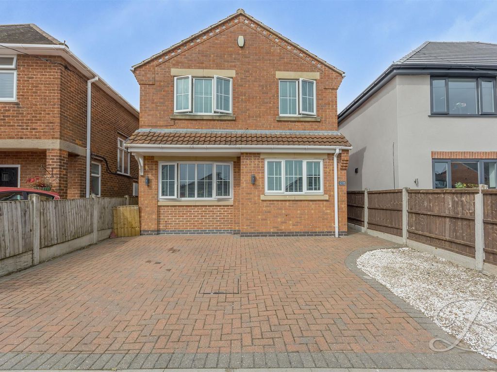 3 bed detached house for sale in Oakfield Avenue, Warsop, Mansfield NG20, £310,000