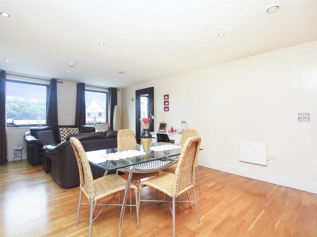 2 bed flat for sale in Close, Newcastle Upon Tyne NE1, £170,000