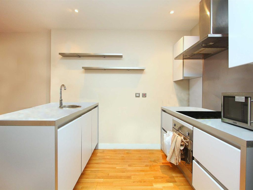 1 bed flat for sale in Quayside, Newcastle Upon Tyne NE1, £110,000