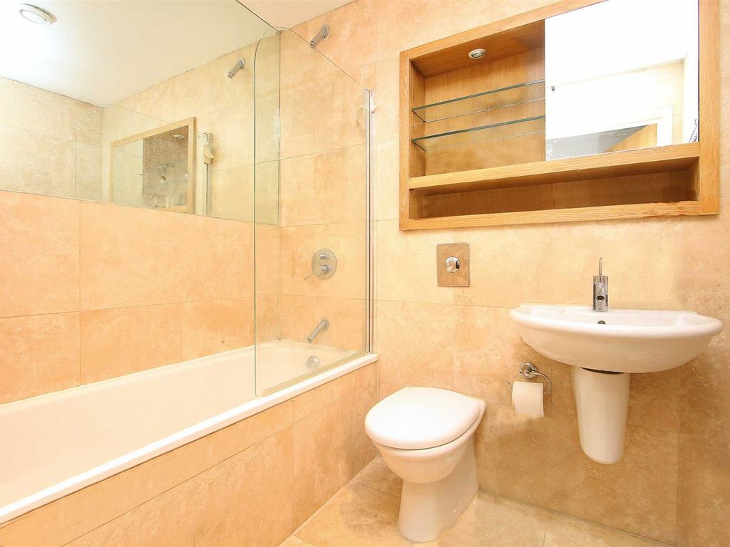 1 bed flat for sale in Quayside, Newcastle Upon Tyne NE1, £110,000