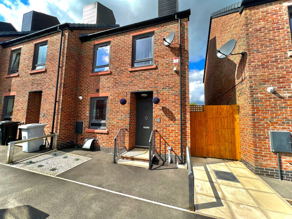 2 bed terraced house for sale in Green Street, Macclesfield SK10, £239,950