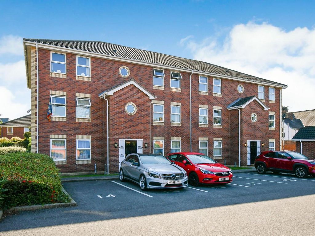 2 bed flat for sale in Barbican Mews, York YO10, £200,000