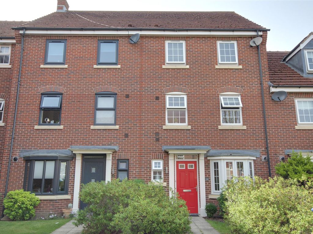 3 bed town house for sale in Pickering Grange, Brough HU15, £232,500