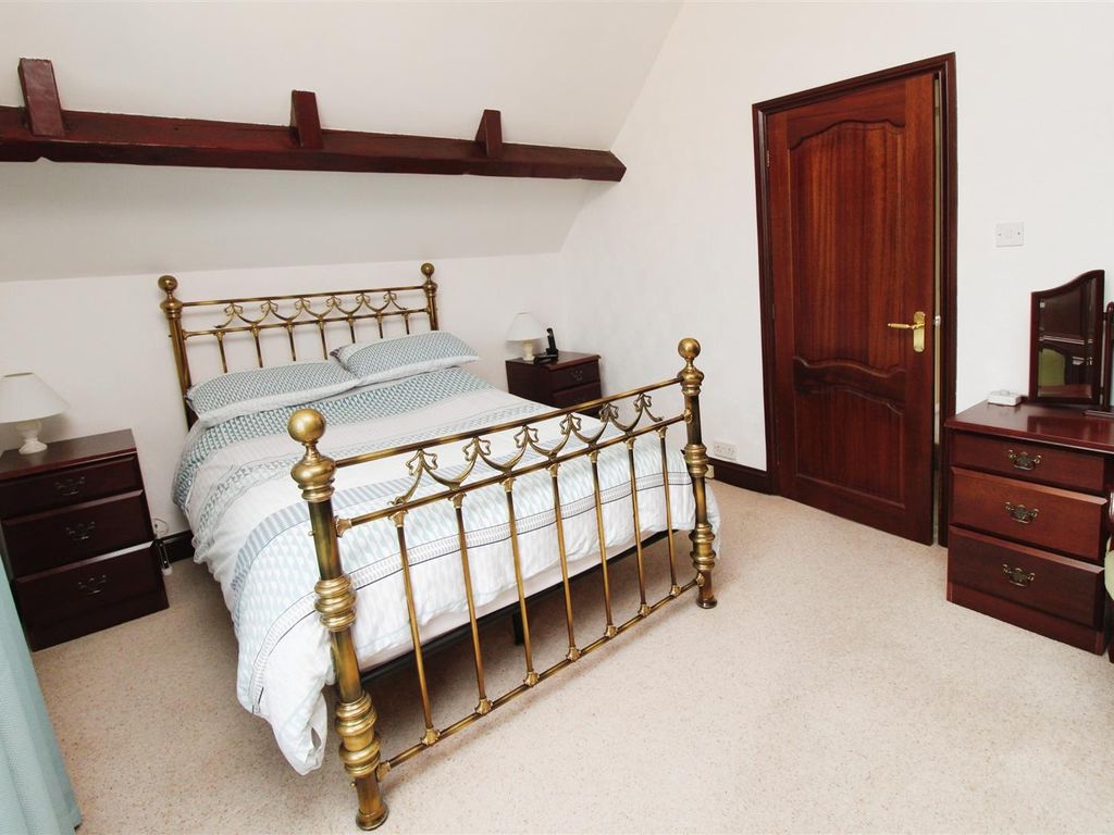 3 bed detached house for sale in Jer Lane, Bradford BD7, £240,000