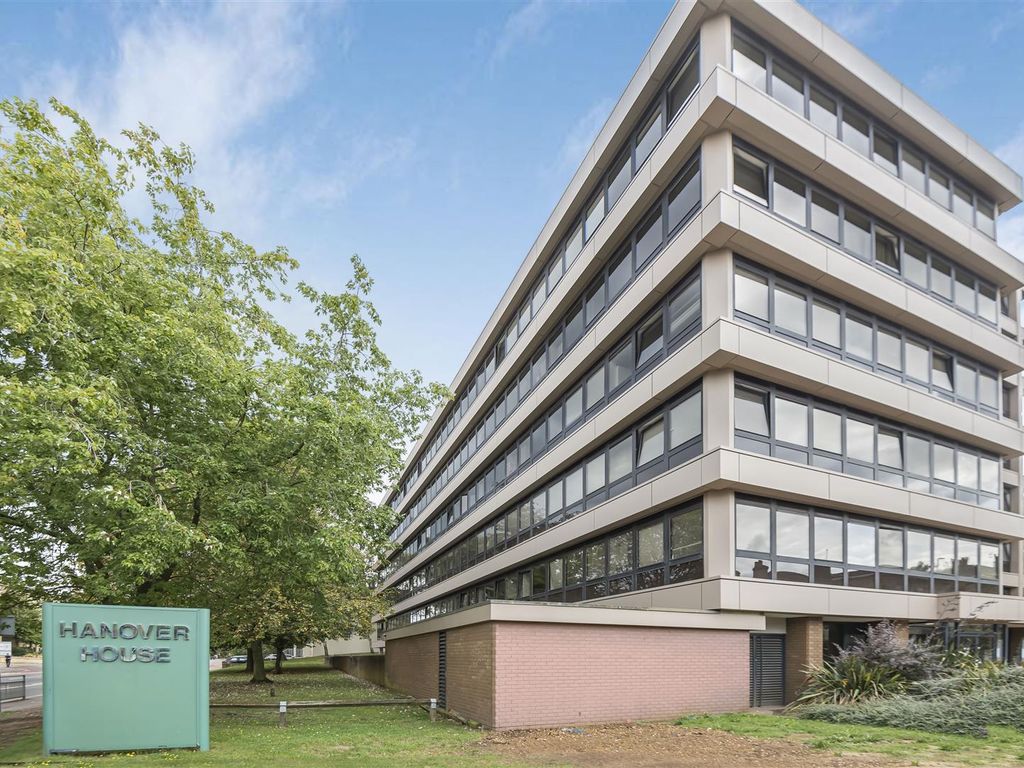 1 bed flat for sale in Hanover House, Kings Road, Reading RG1, £185,000