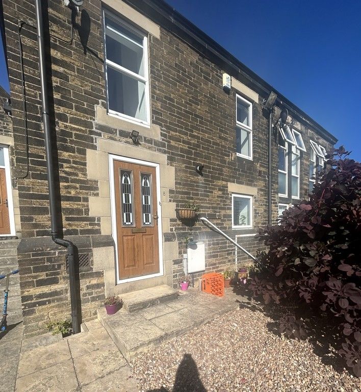 2 bed flat for sale in North View Road, East Bierley, Bradford BD4, £125,000