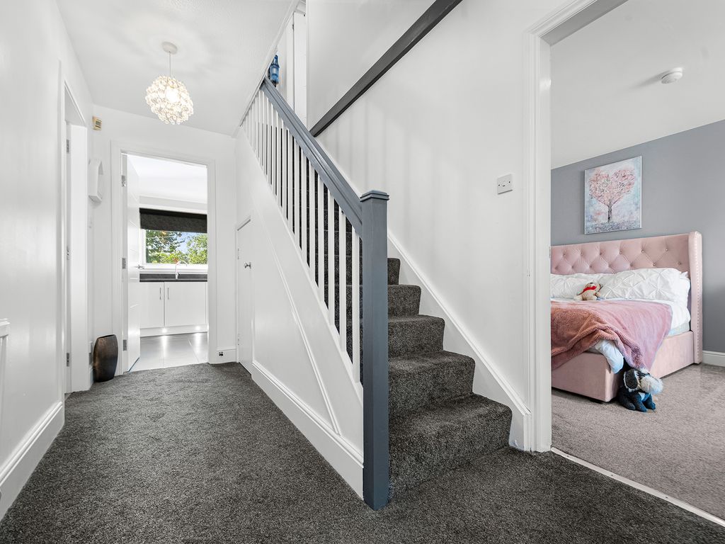 5 bed detached house for sale in Carronshore Road, Falkirk FK2, £330,000