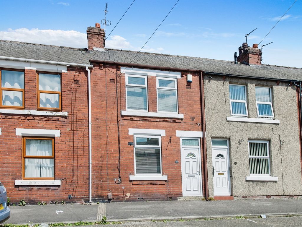2 bed terraced house for sale in Princess Street, Castleford WF10, £100,000