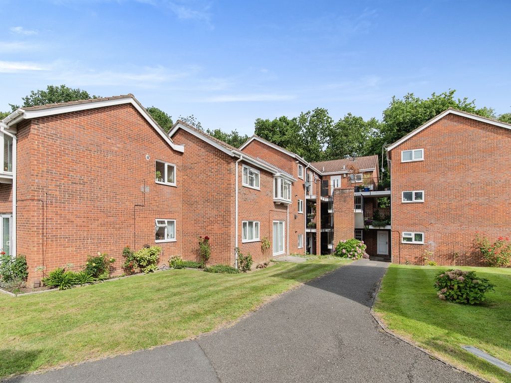 1 bed flat for sale in Romilly Drive, Watford WD19, £240,000