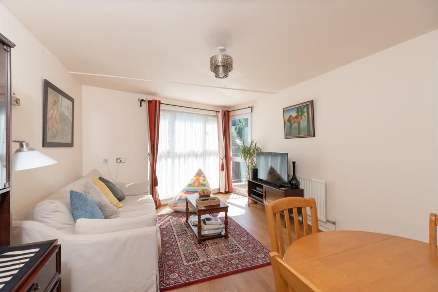 1 bed flat for sale in Garrick Close, London W5, £299,950