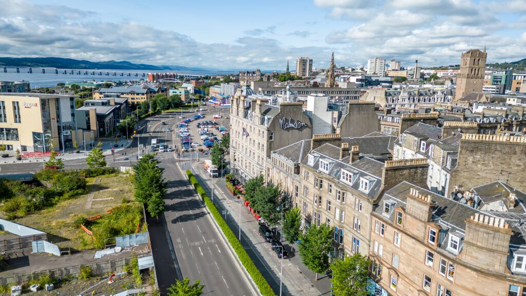 3 bed flat for sale in Dock Street, Dundee DD1, £170,000