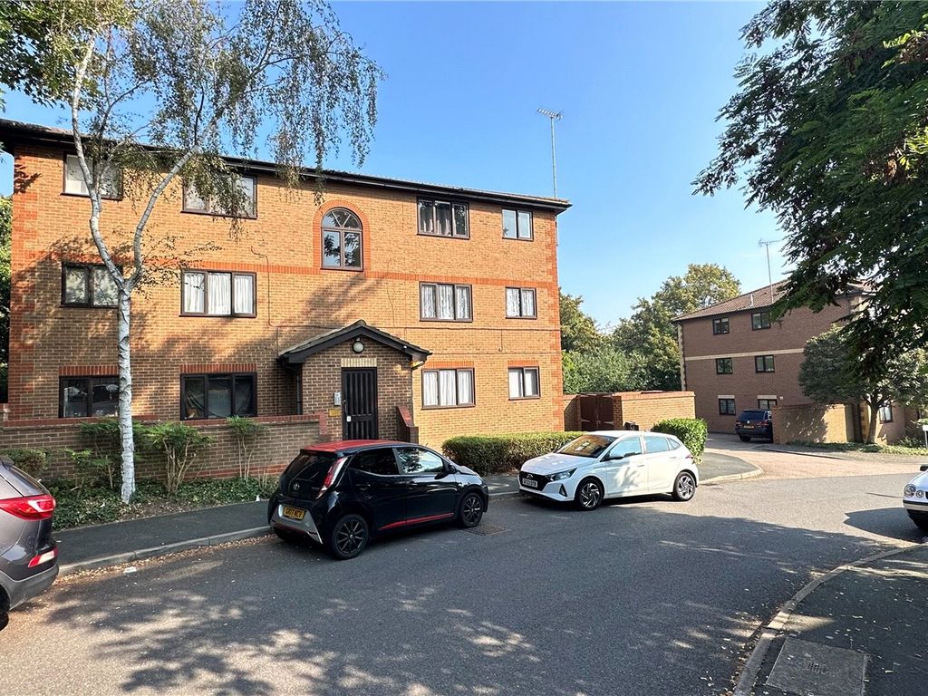 1 bed flat for sale in Winston Close, Greenhithe, Kent DA9, £120,000