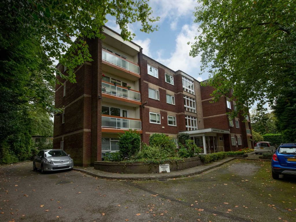 3 bed flat for sale in Leicester Court, Upper Park Road, Salford M7, £235,000