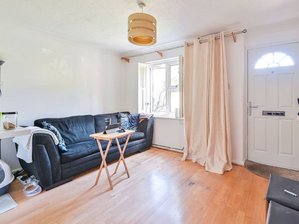 1 bed flat for sale in Abingdon Close, South Bermondsey, London SE1, £300,000