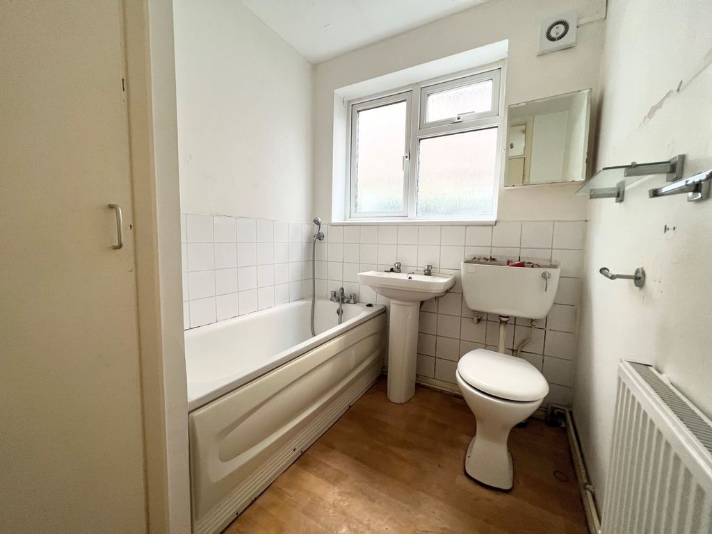 Studio for sale in Wendover House, Palmerston Road, London N22, £130,000
