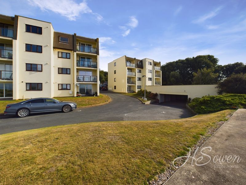 2 bed flat for sale in Grafton Road, Torquay TQ1, £195,000