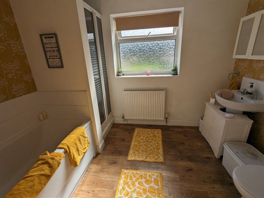 3 bed terraced house for sale in Pantyffynnon Road, Ammanford SA18, £139,950