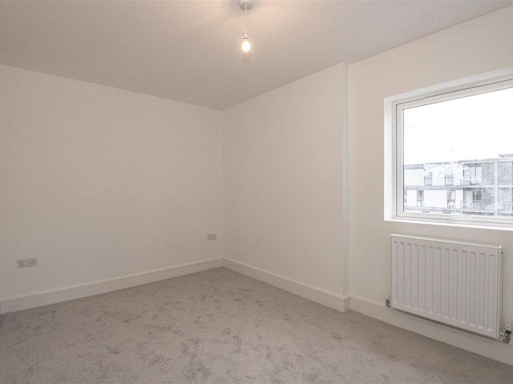 2 bed flat for sale in Avebury Boulevard, Milton Keynes MK9, £320,000