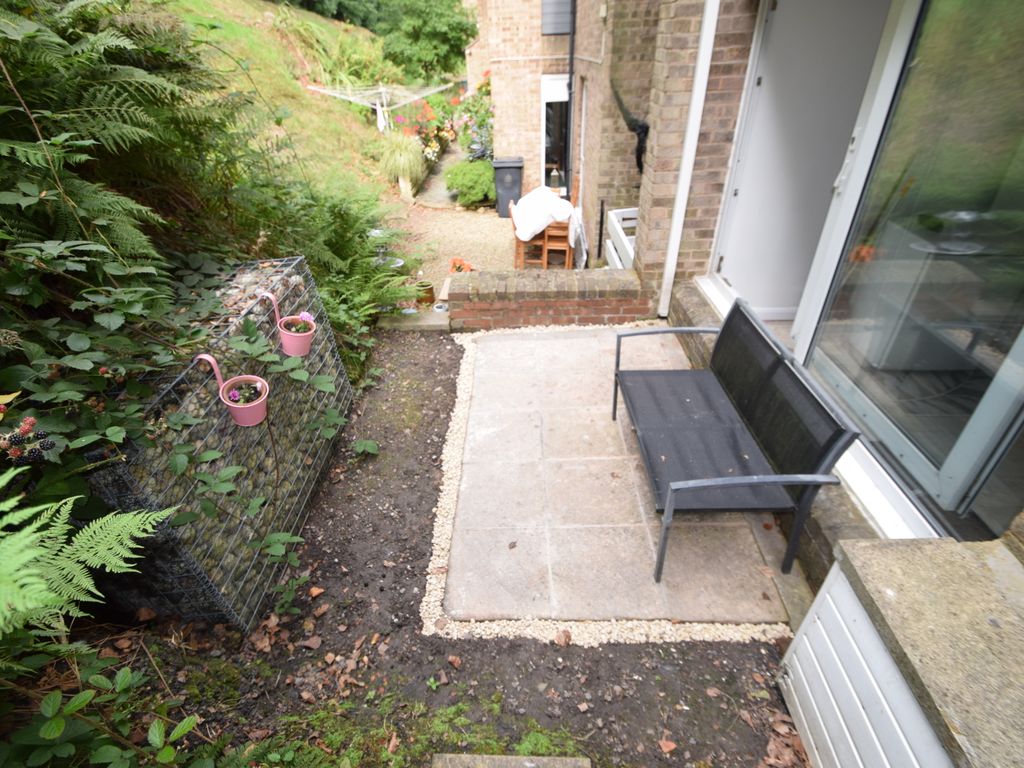2 bed flat for sale in Frizley Gardens, Frizinghall, Bradford, West Yorkshire BD9, £85,000