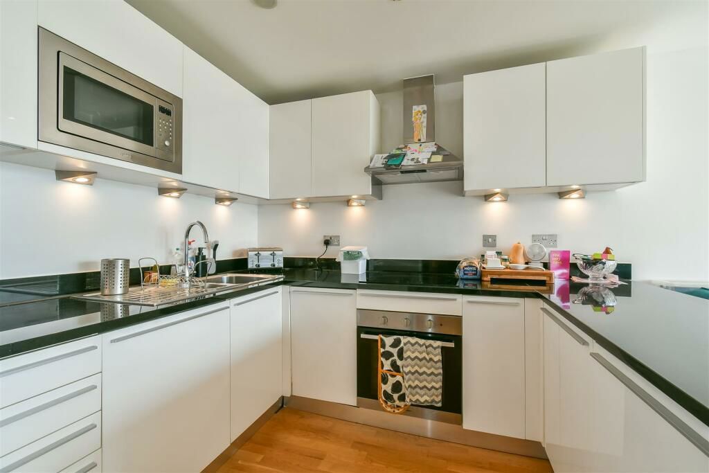 1 bed flat for sale in Hayes Road, Sully, Penarth CF64, £105,000