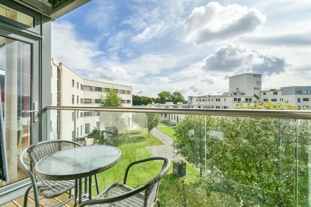 1 bed flat for sale in Hayes Road, Sully, Penarth CF64, £105,000