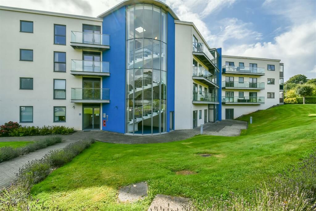 1 bed flat for sale in Hayes Road, Sully, Penarth CF64, £105,000