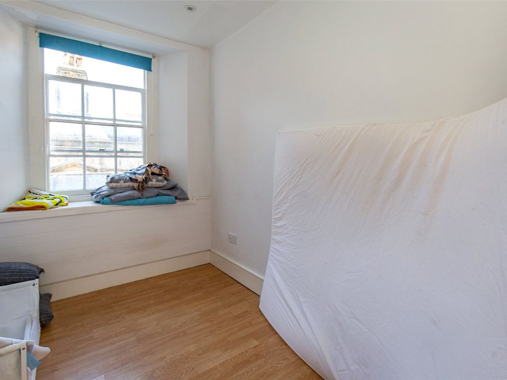 2 bed flat for sale in All Saints Court, Bristol BS1, £260,000