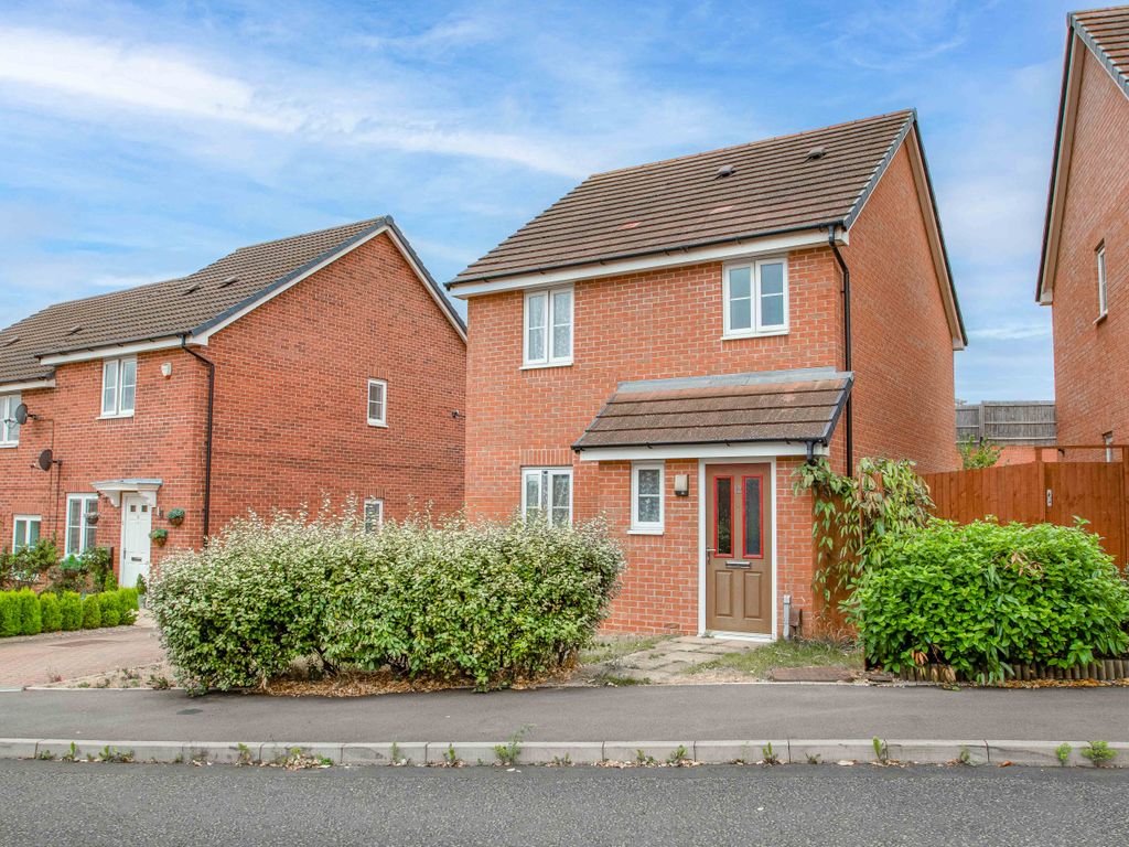 3 bed detached house for sale in Dovecote Close, Redditch, Worcestershire B97, £159,500