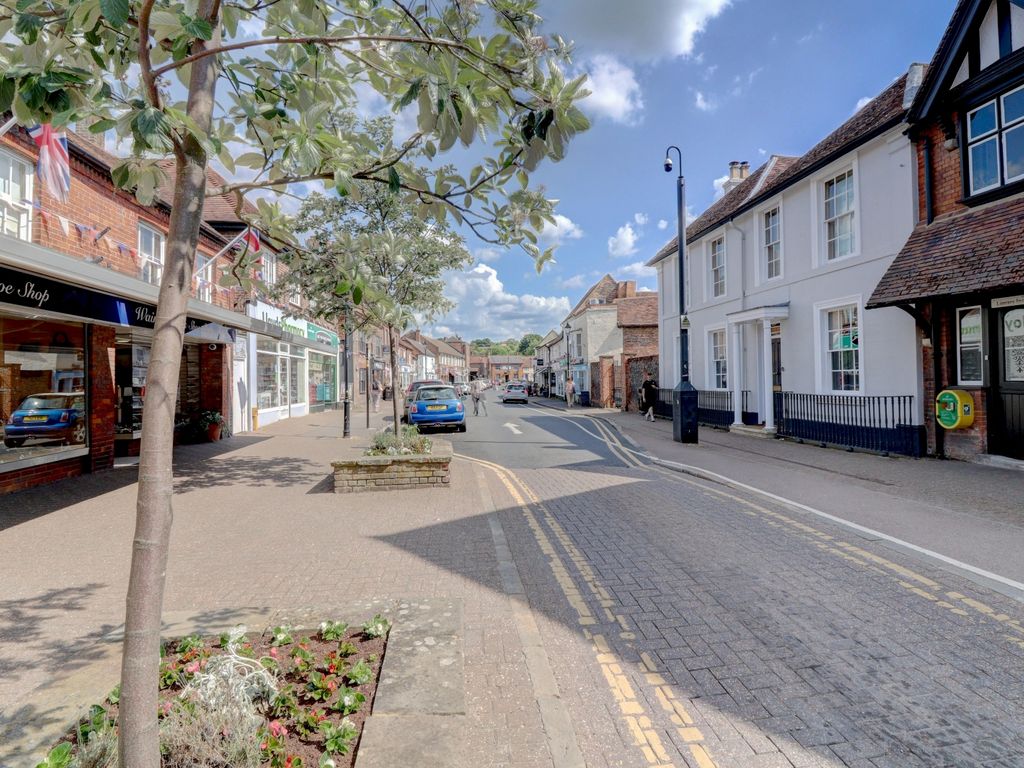 2 bed flat for sale in High Street, Princes Risborough, Buckinghamshire HP27, £225,000