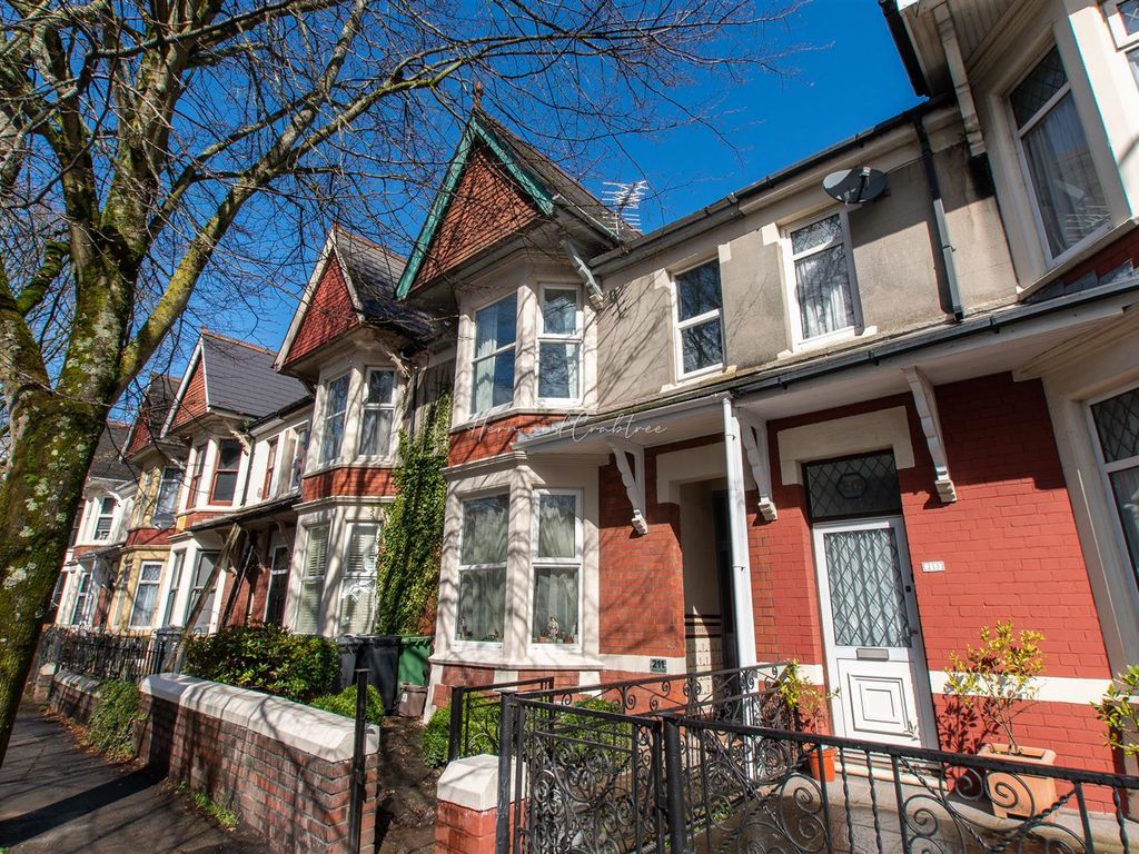 1 bed flat for sale in Albany Road, Roath, Cardiff CF24, £110,000