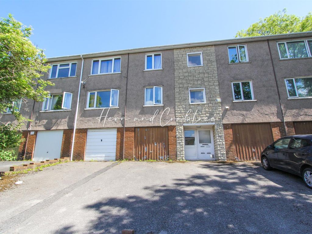 2 bed flat for sale in Lynmouth Crescent, Rumney, Cardiff CF3, £70,000