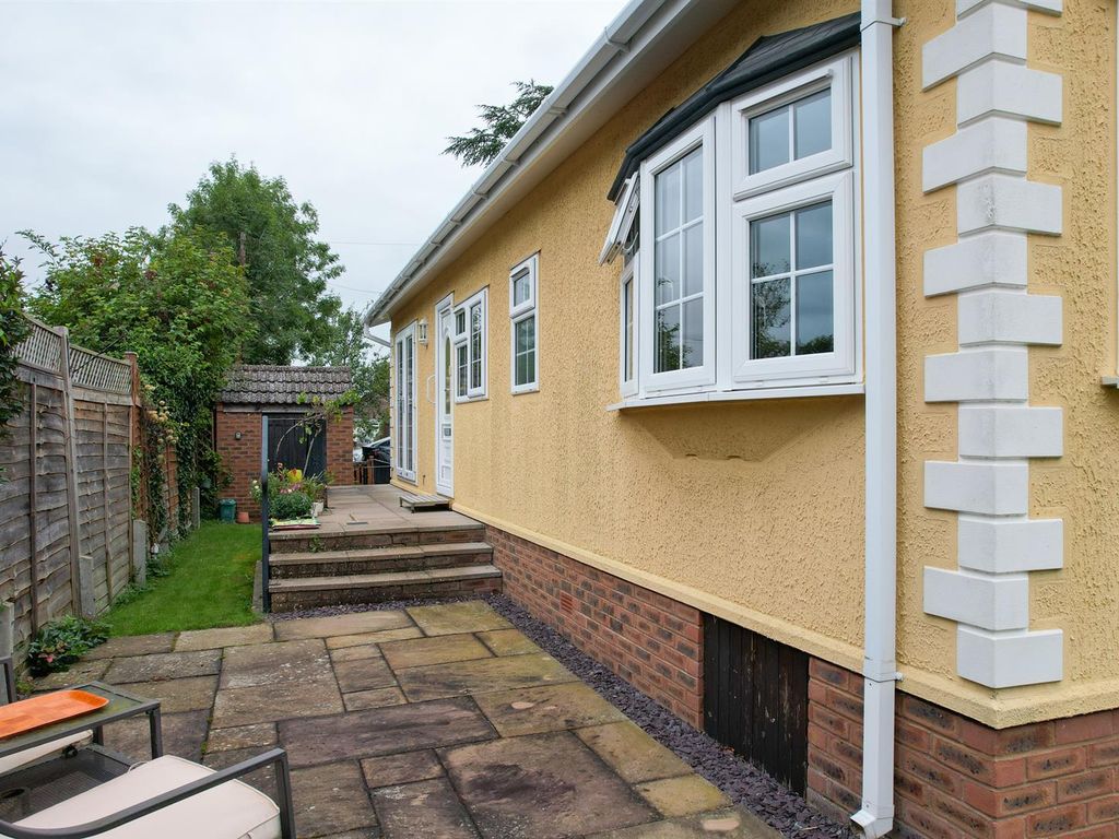 2 bed mobile/park home for sale in Longcast Park, Hunt Hall Lane, Welford On Avon, Stratford-Upon-Avon CV37, £145,000