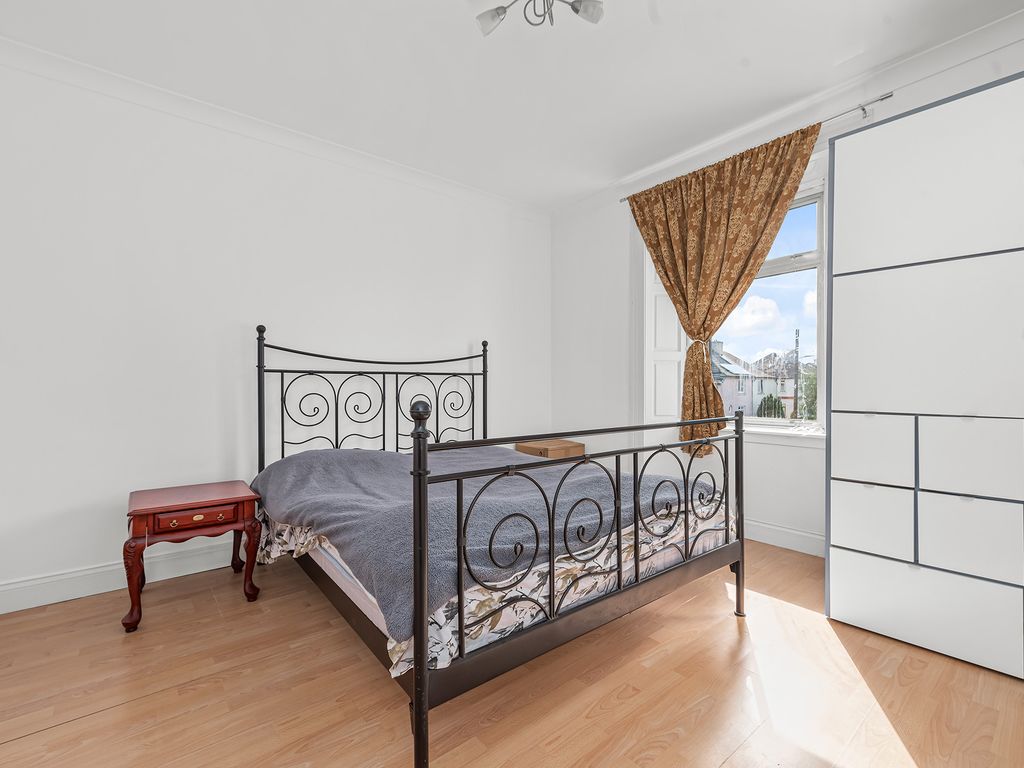 3 bed flat for sale in Main Street, Larbert FK5, £125,000