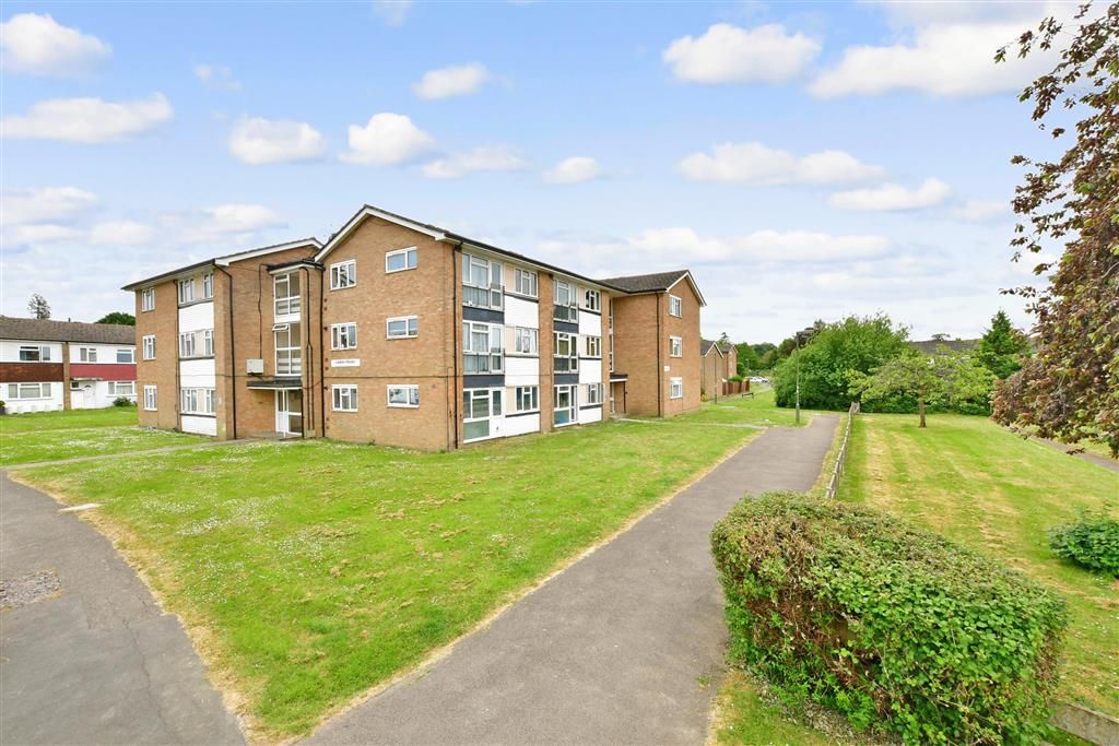 1 bed flat for sale in Castle Drive, Reigate, Surrey RH2, £180,000