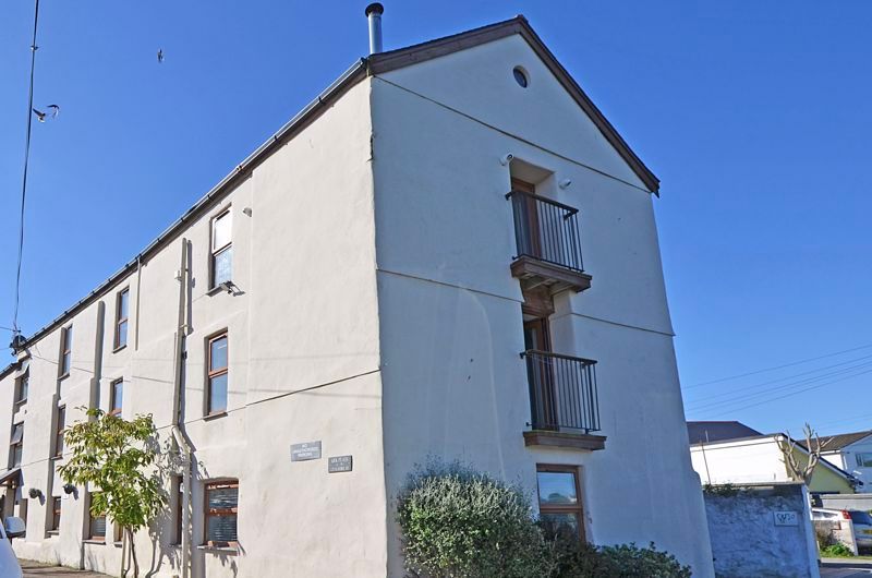 3 bed flat for sale in Fore Street, Hayle TR27, £295,000