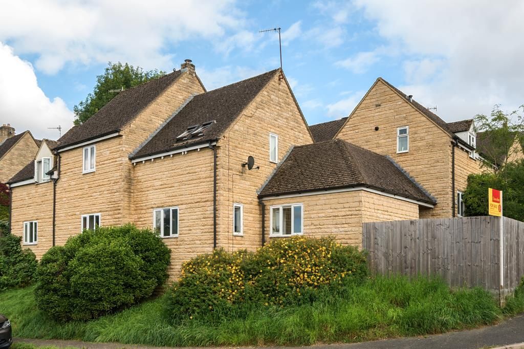 2 bed end terrace house for sale in Chipping Norton, Oxfordshire OX7, £230,000