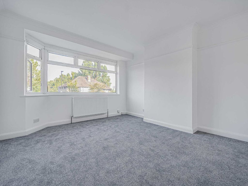 1 bed flat for sale in Connell Crescent, London W5, £325,000