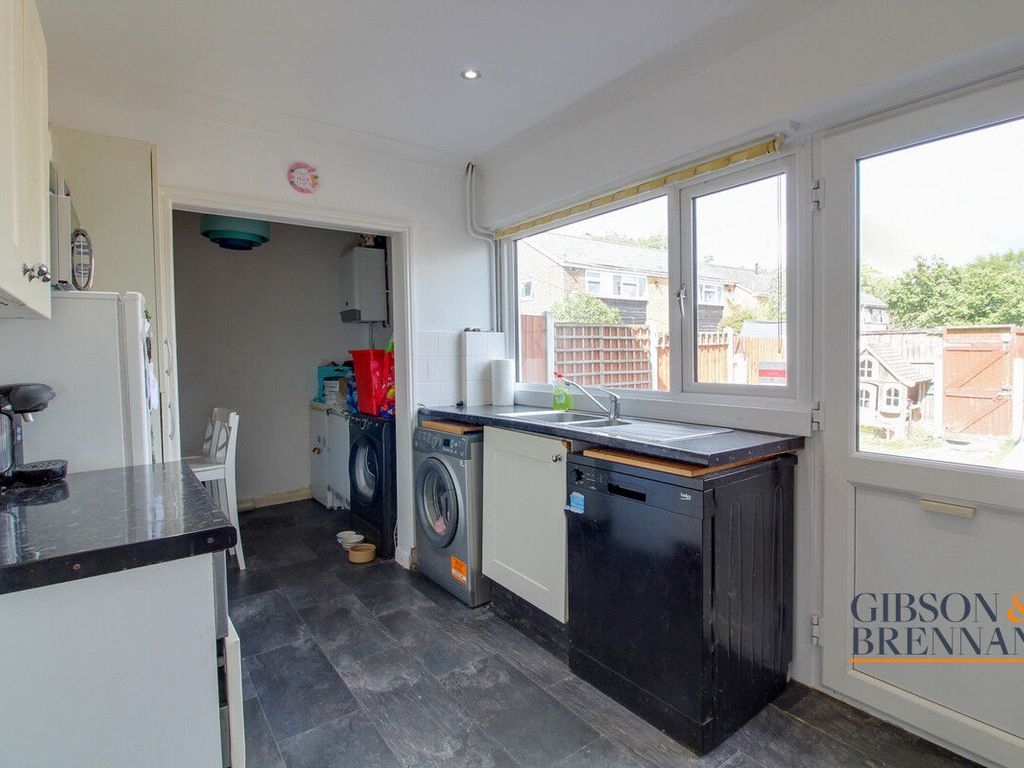 2 bed terraced house for sale in Mistley Side, Basildon SS16, £280,000