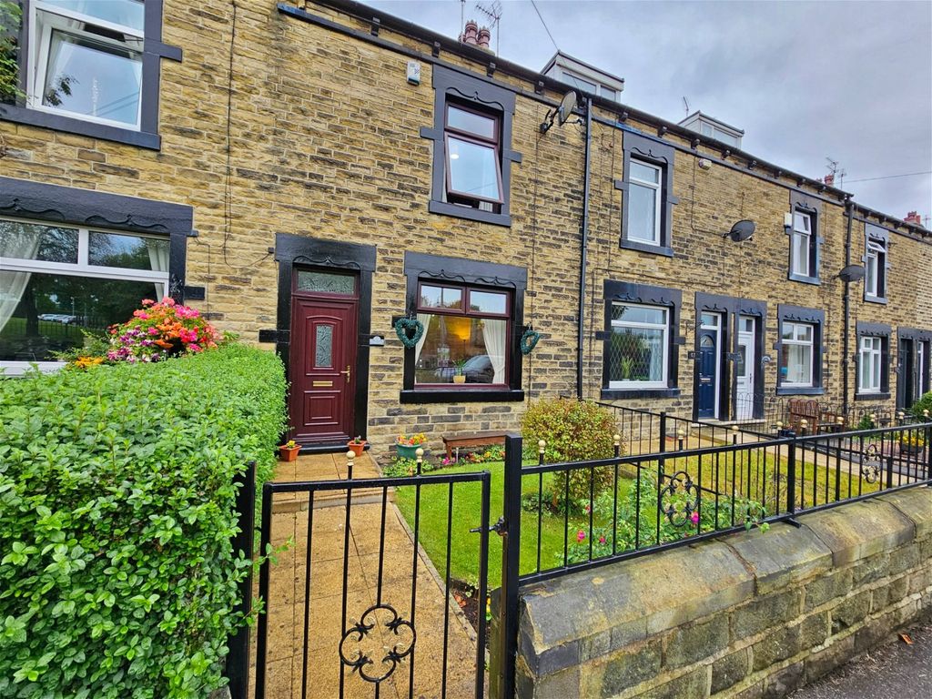 3 bed terraced house for sale in Shaw Lane, Barnsley S70, £150,000