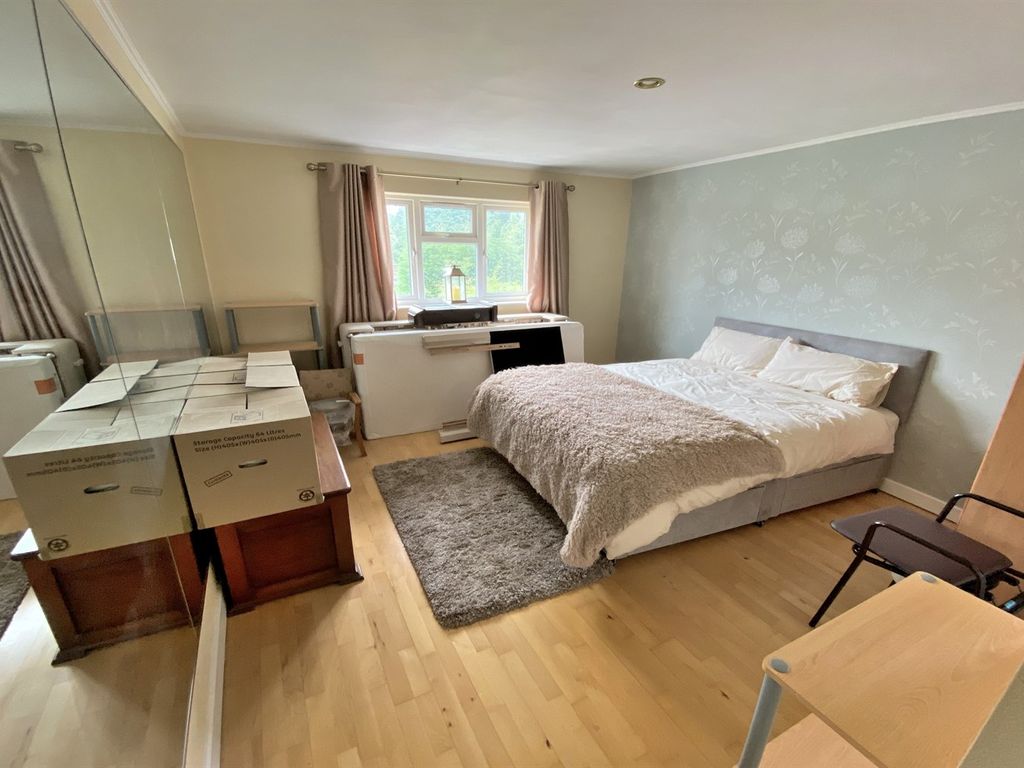 5 bed detached house for sale in Alderton Drive, Wolverhampton WV3, £310,000